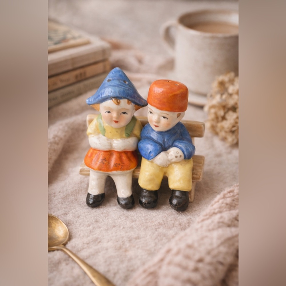 Vintage Ceramic Boy Girl Salt & Pepper Shakers Bench Set Japan 5082